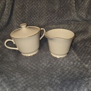 Elegant Lenox Hayworth Cosmopolitan Cream/gold Sugar Bowl and Creamer Set